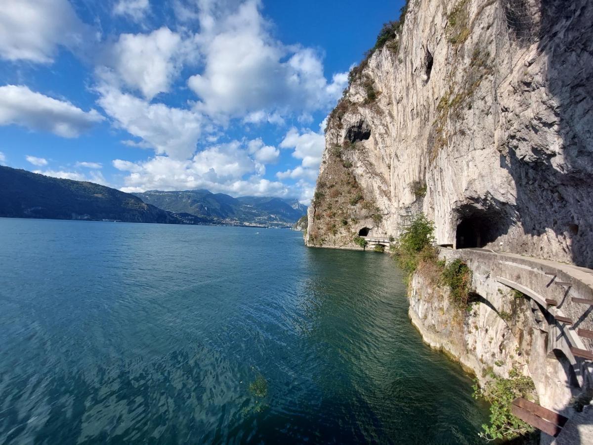 Iseo Lake Villa Con Vista Lago E Piscina Costa Volpino Luaran gambar