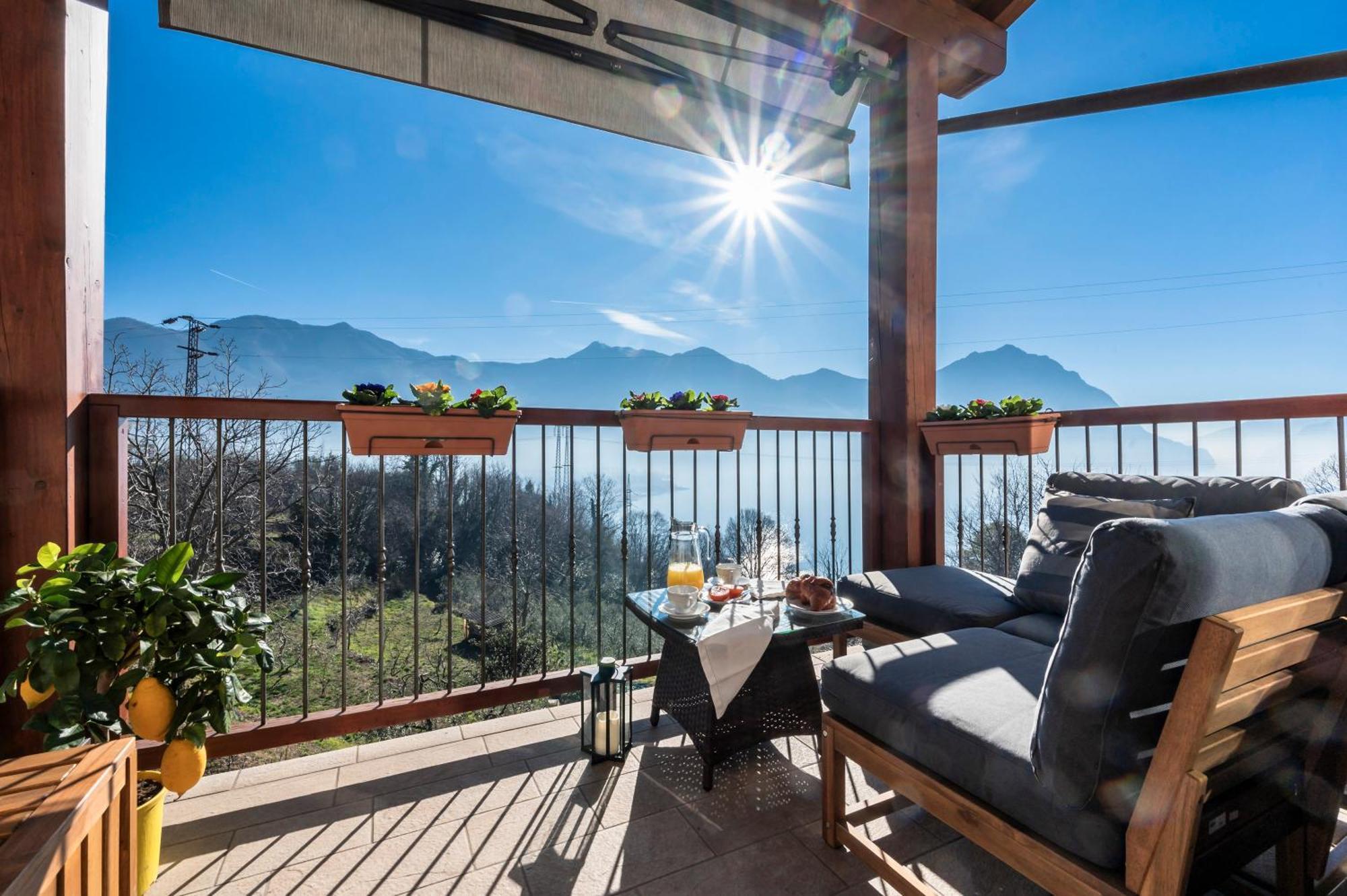 Iseo Lake Villa Con Vista Lago E Piscina Costa Volpino Luaran gambar
